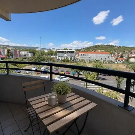 En Plein Centre Avec Terrasse